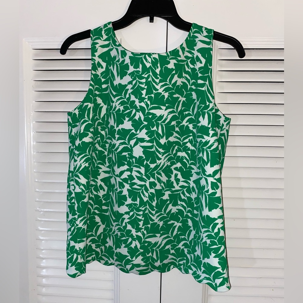 🌸J Crew Sleeveless Scalloped hem blouse